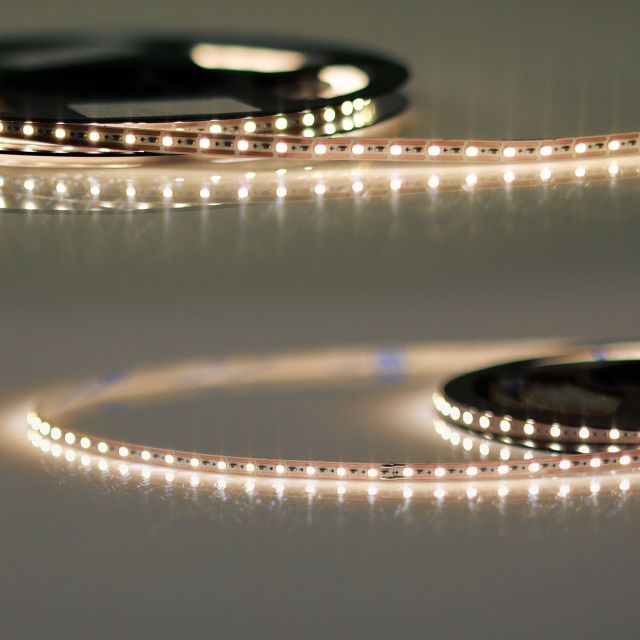 Plug&Play-F LED Streifen, 12V, 7W, IP20, 3000K, Kabel beids. und maleAMP, 120 LED/m