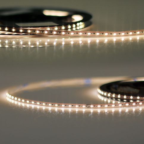 Plug&Play-F LED Streifen, 12V, 7W, IP20, 3000K, Kabel beids. und maleAMP, 120 LED/m